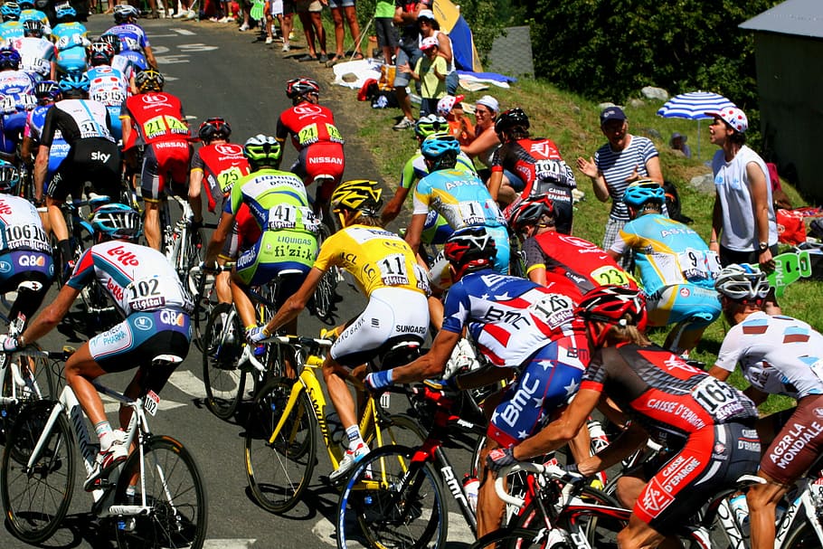cyclists riding road bikes during daytime, tour de france, yellow jersey, HD wallpaper