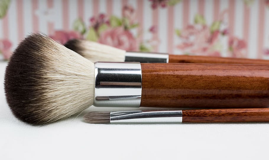 Brown Makeup Brushes, close-up, color, cosmetics, fashion, make-up brushes HD wallpaper