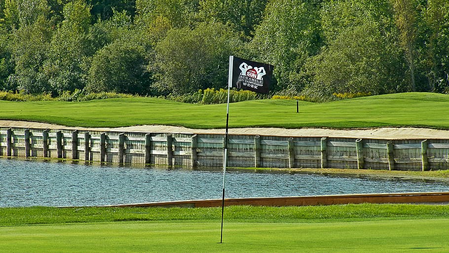 Ottawa sun scramble, black and white flag on green field, golf HD wallpaper