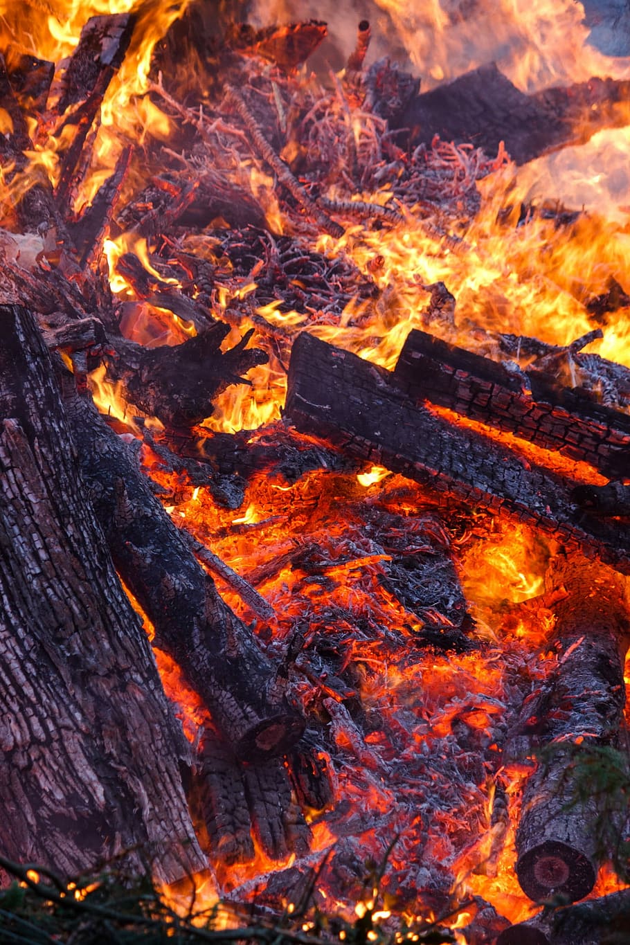 Easter, Fire, Embers, Campfire, easter-expensive, yellow, heat HD wallpaper