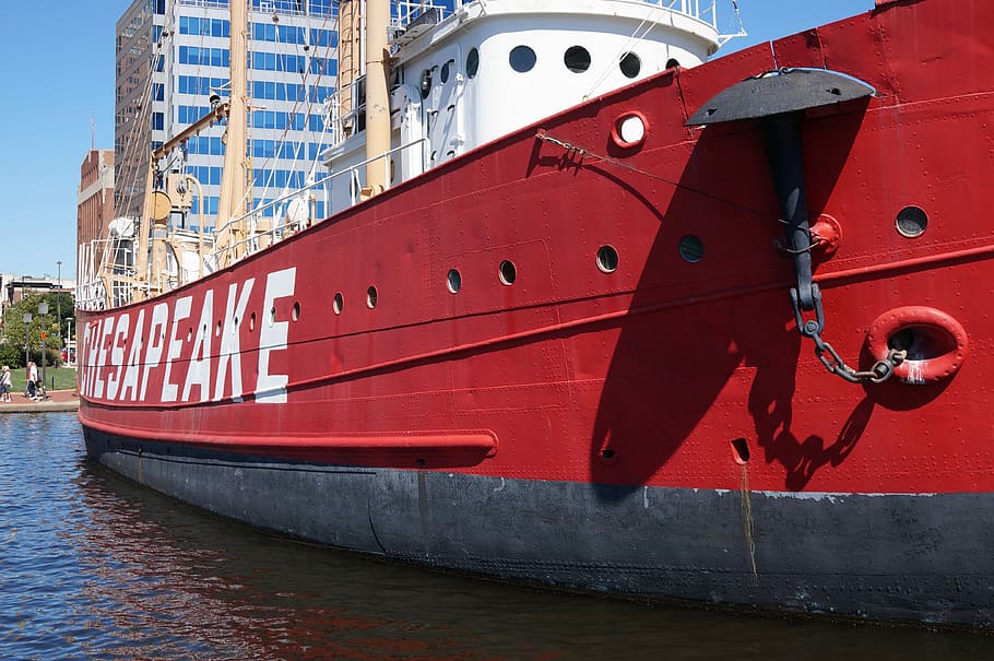 ship, red, light, transport, vessel, boat, industry, sea, industrial HD wallpaper