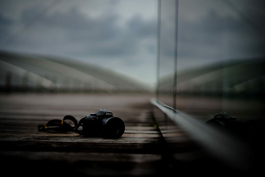 black DSLR camera, nikon, bokeh, reflection, tech, selective focus HD wallpaper