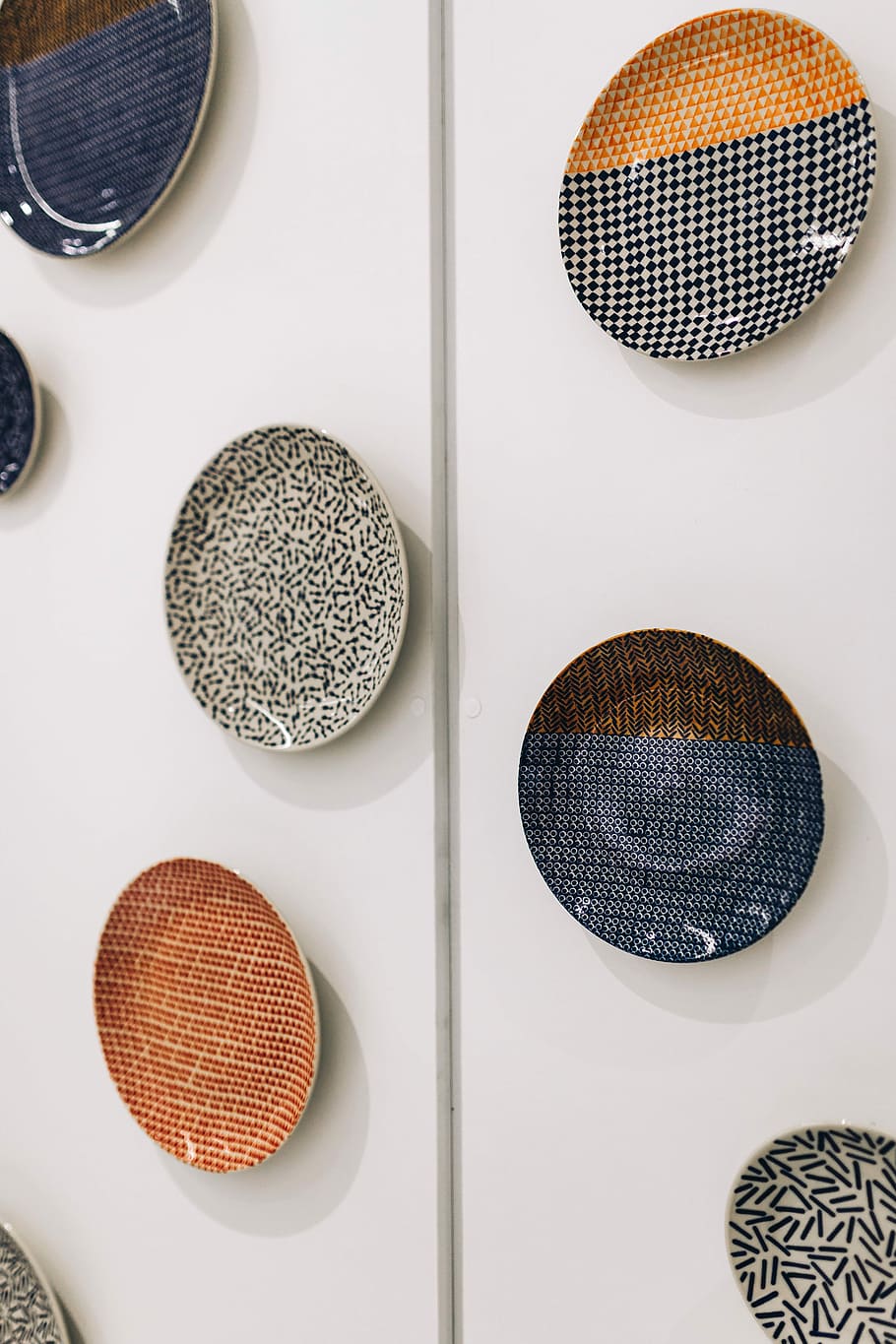 Collection of ceramic pottery, dishes, dishware, kitchenware HD wallpaper