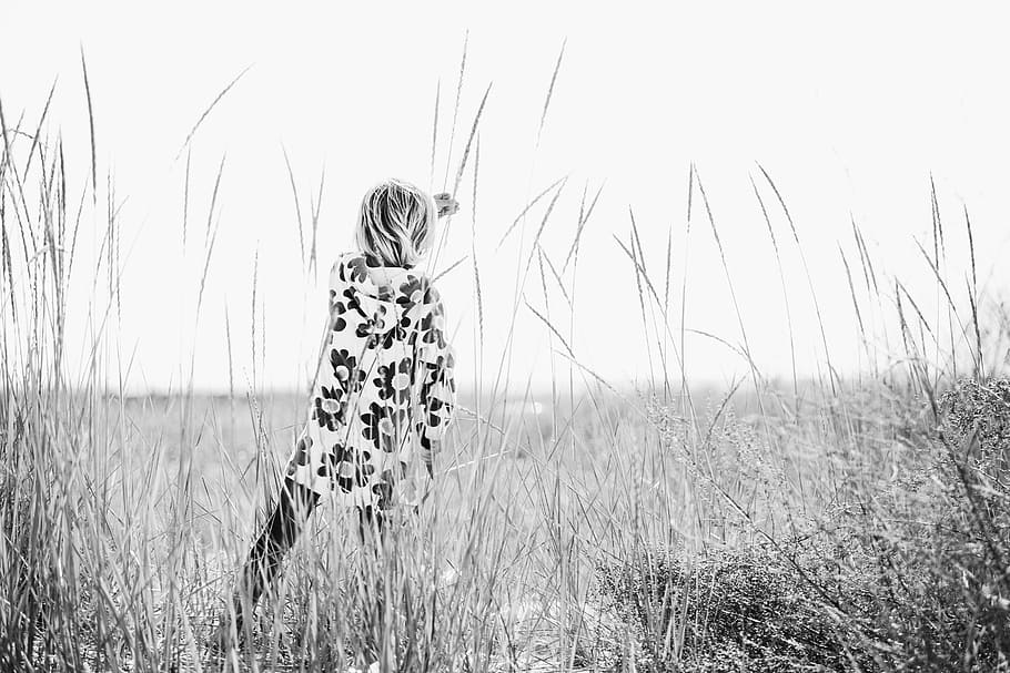 grayscale photo of person standing, grayscale photo of toddler standing on grass HD wallpaper