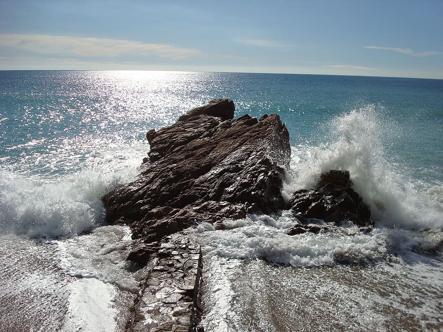 sea, waves, rock, beach, scum, holiday, water, horizon, horizon over water, HD wallpaper