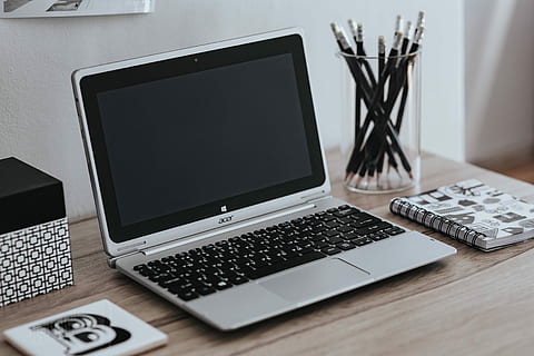 Inspirational cards with quotes, a black-and-white photo and a silver laptop HD wallpaper