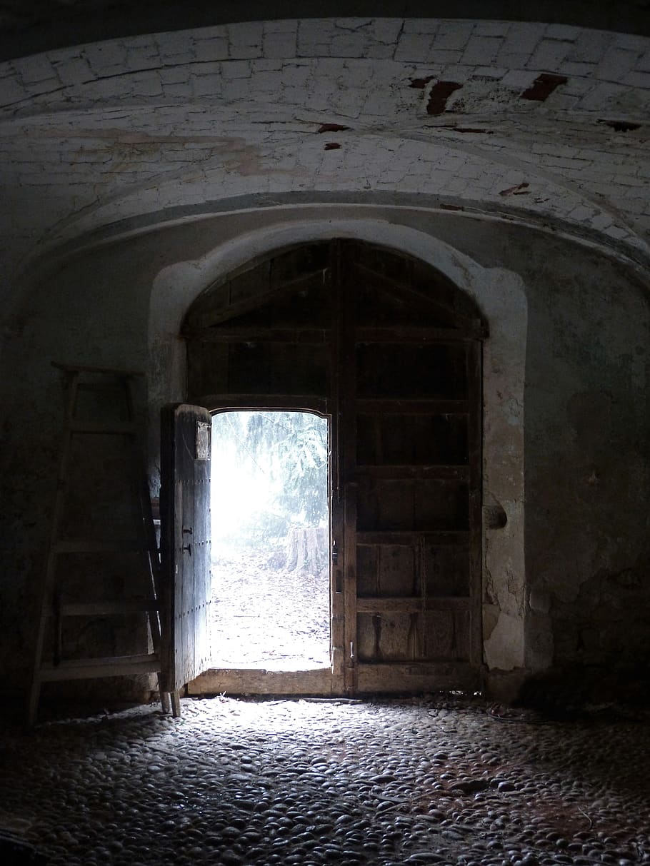 input, open, exit, mansion, old, sinister, arch, architecture HD wallpaper