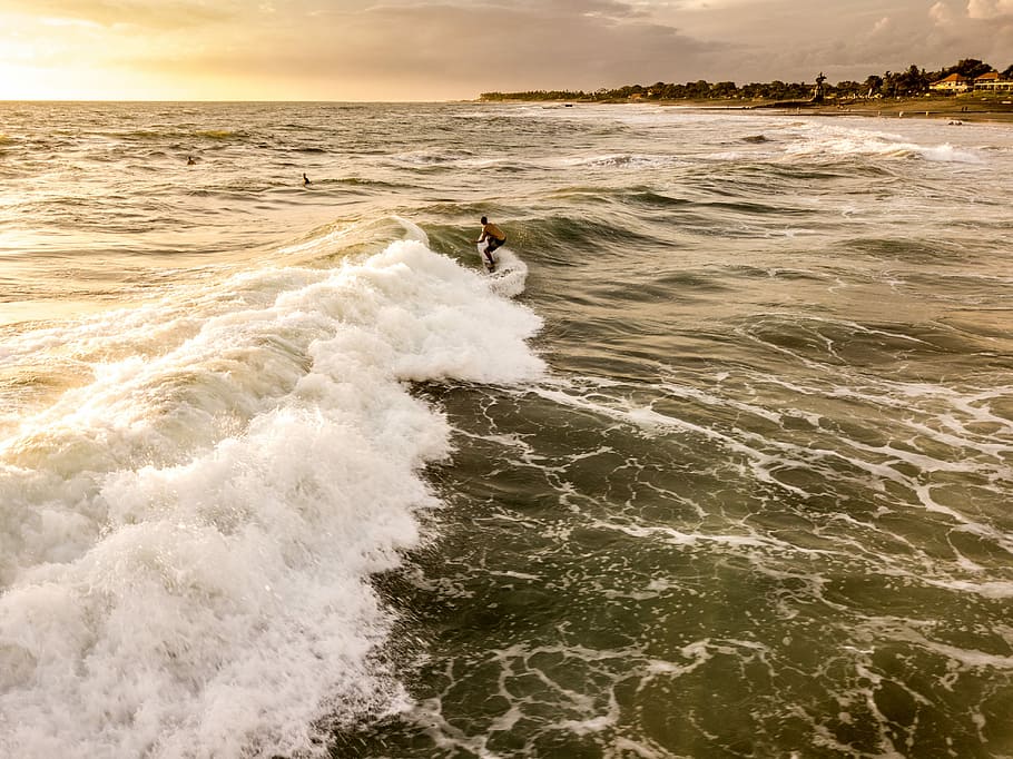 strong wave of body of water, sea waves during daytime, boardrider HD wallpaper
