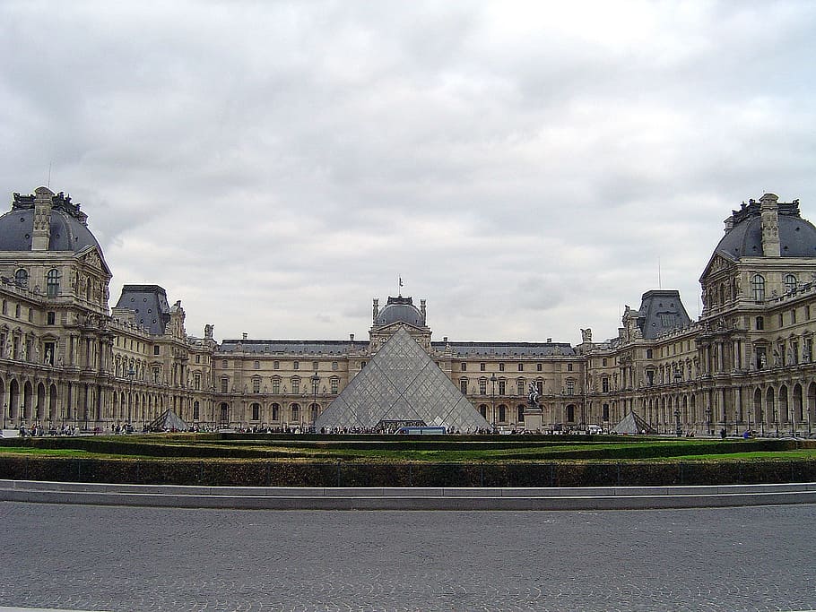 Louvre Museum at daytime, Louvre, Pyramid, Paris, Architecture HD wallpaper