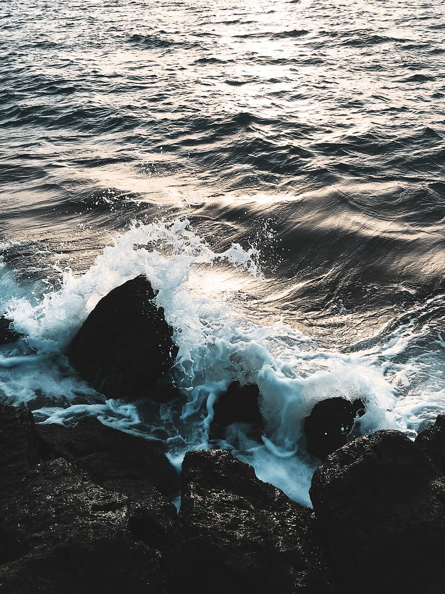 photo of ocean waves, ocean waves hammering rock boulder, sea HD wallpaper