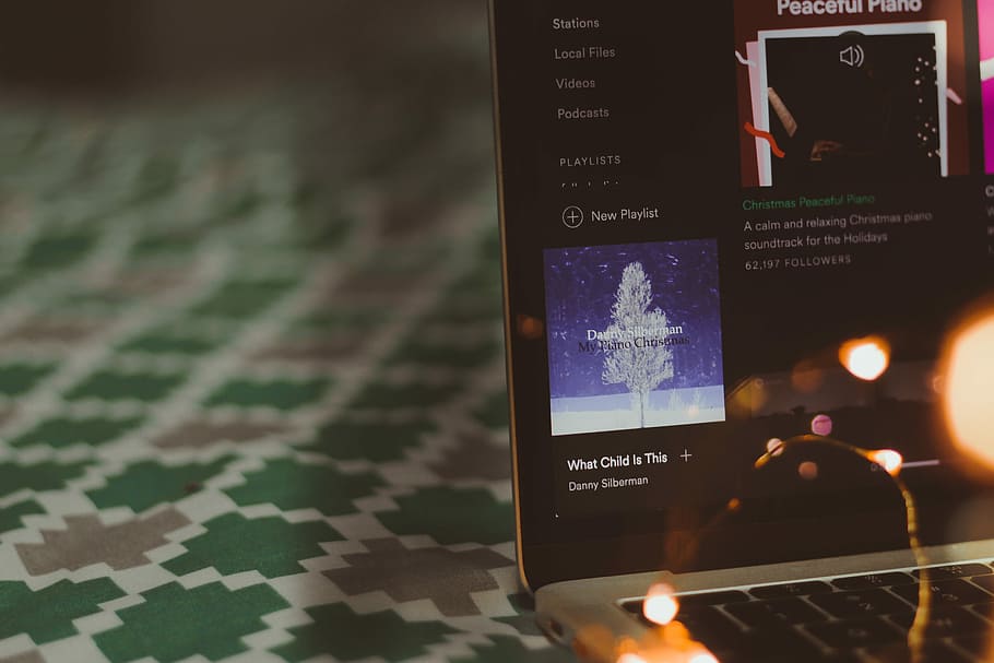 shallow focus photography of laptop computer, laptop, macbook, apple, lights, fairy lights HD wallpaper