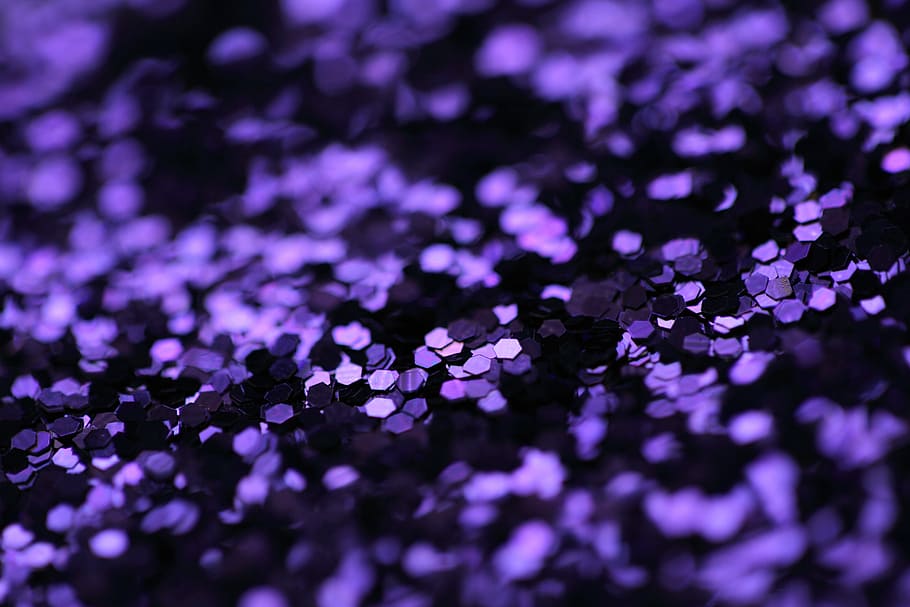 closeup photo of purple sequin lot, selective focus photography of purple sequinnes HD wallpaper