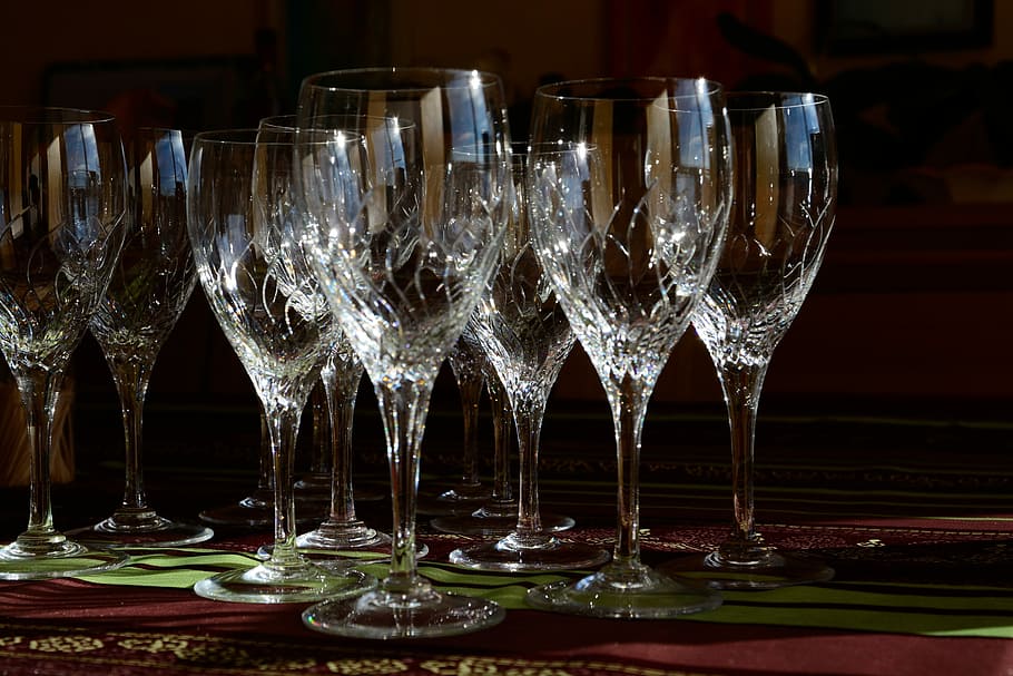 clear wine glass set, clear footed glasse, crystal, table, dinnerware HD wallpaper