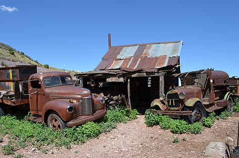 two brown rusty classic cars, jerome, arizona, copper, ghost HD wallpaper