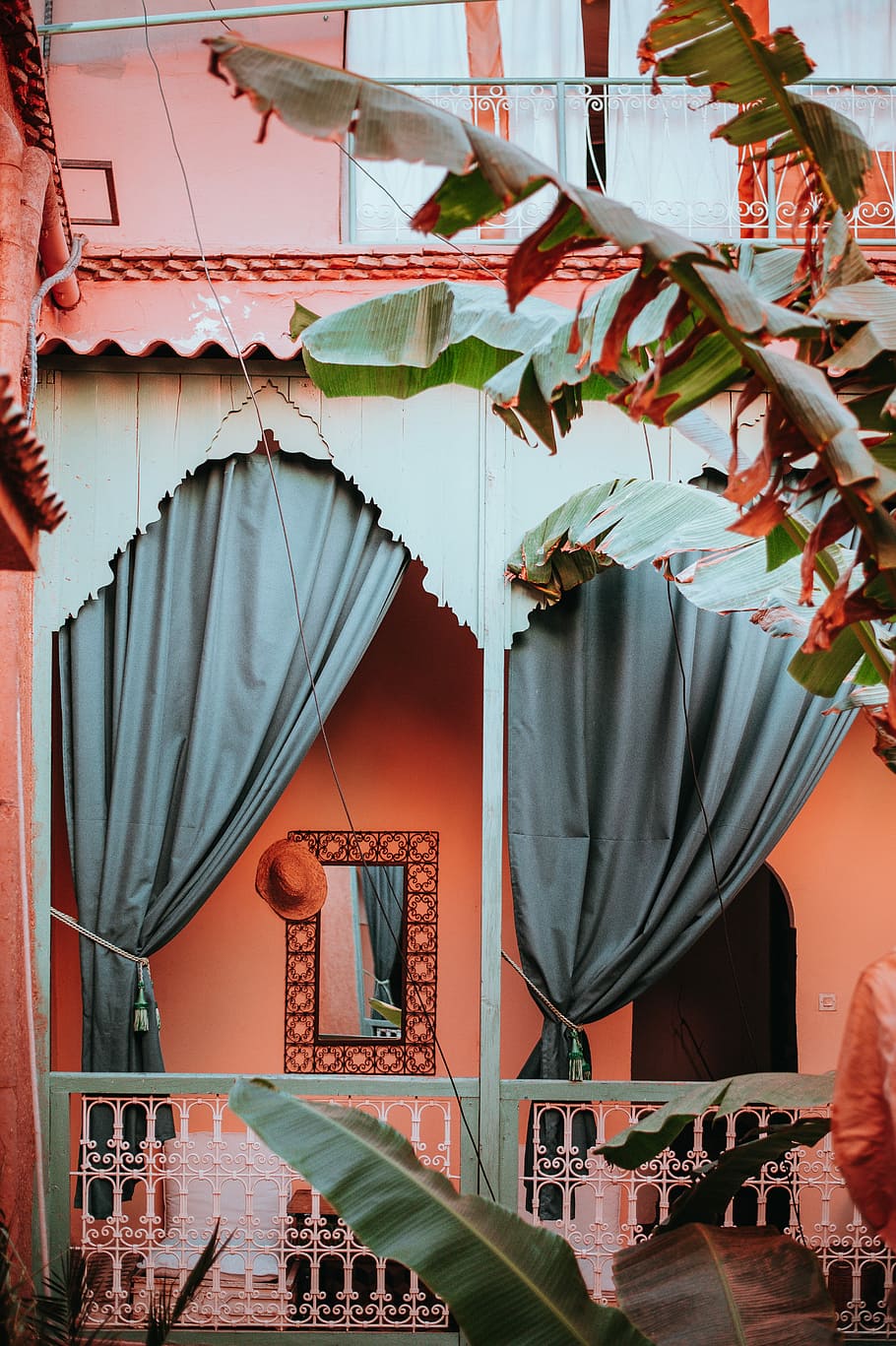 Raid in Marrakesh, Morocco, two gray curtains, moroccan, building, HD wallpaper