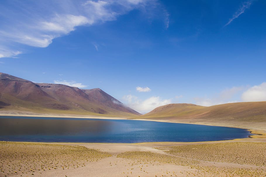 beige dessert beside body of water, mountain range, sky, pond HD wallpaper