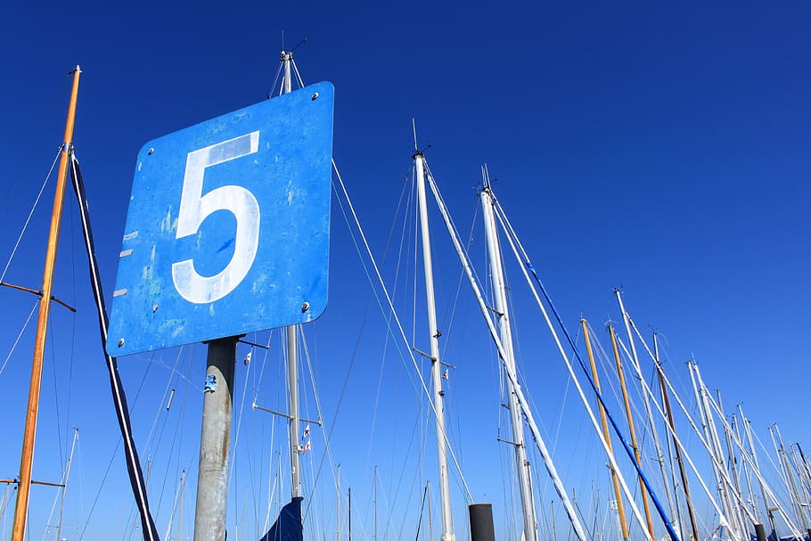 blue and white 5 street sign under blue sky, five, masts, sailing boats HD wallpaper