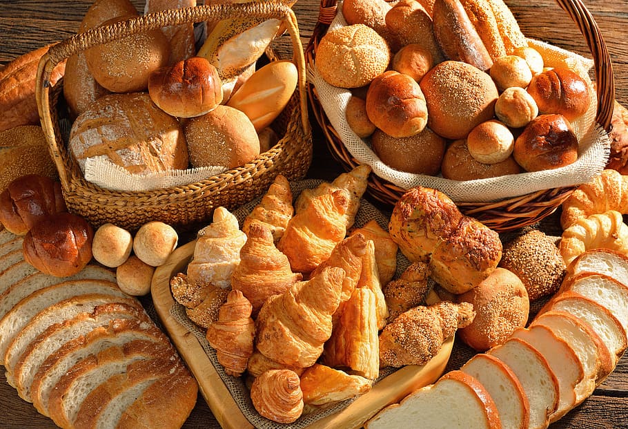 baskets of baked breads on table, candy, pies, food, food and drink HD wallpaper