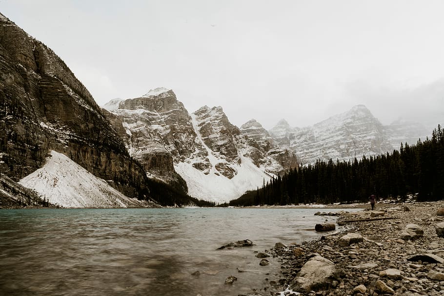 landscape photo of mountains and body of water, mountains and trees during daytrime HD wallpaper