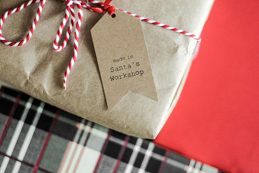 made in Santa's Workshop tag, Santa's Workshop pack on red sheet HD wallpaper