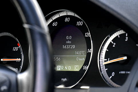 closeup photography of black vehicle digital instrument cluster panel HD wallpaper