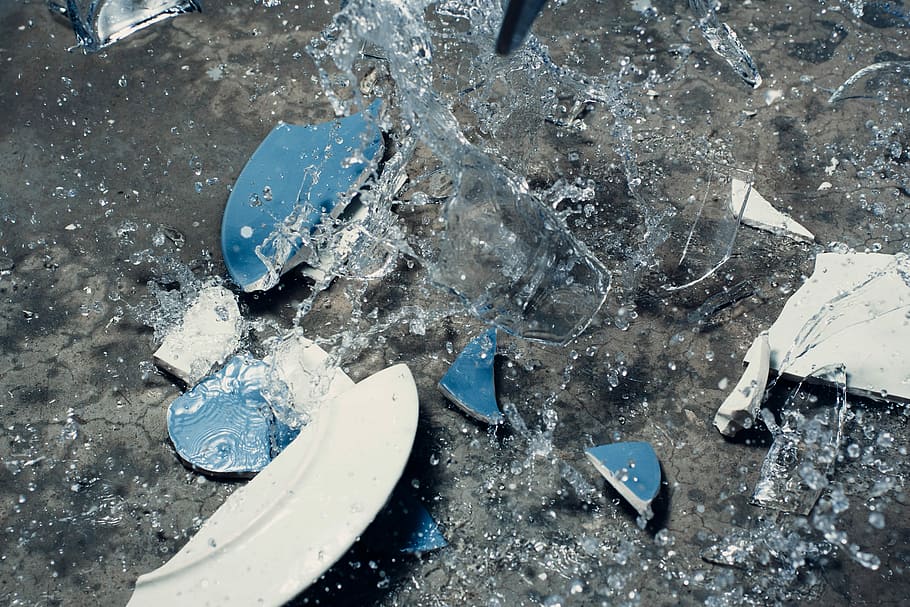 broken awhite plate, time lapse photography of broken blue and white plate HD wallpaper