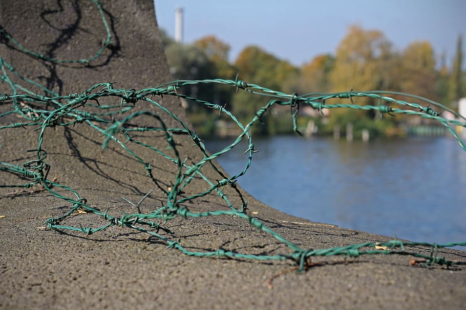 barbed wire, metal, security, demarcation, protection, risk HD wallpaper