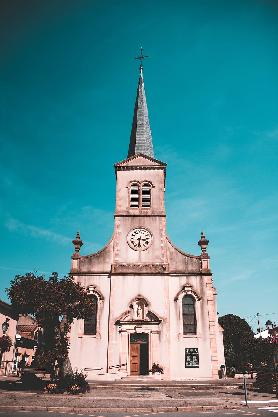 An ocean behind this church, low-angle photo of church, architecture HD wallpaper