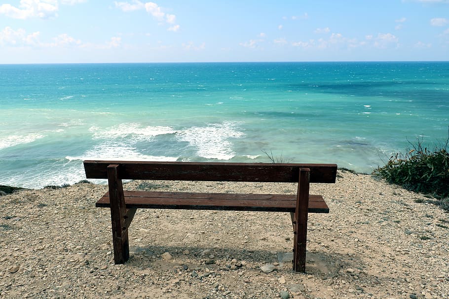empty brown wooden bench with a view of sea at daytime, Bank HD wallpaper
