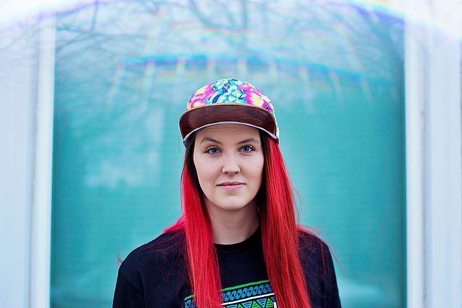red haired woman in black crew neck shirt and multi color snapback, HD wallpaper