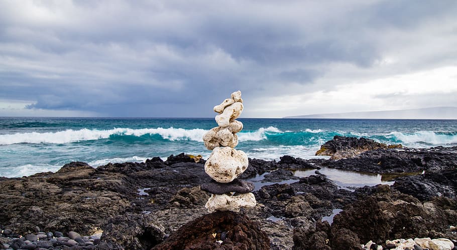 rock formation near seashore during daytime, rock formation near the shore HD wallpaper