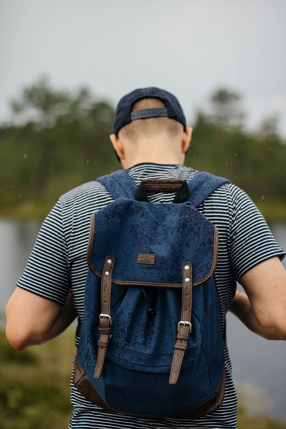 Man Wearing Black Backpack, blur, blurred background, cap, casual HD wallpaper
