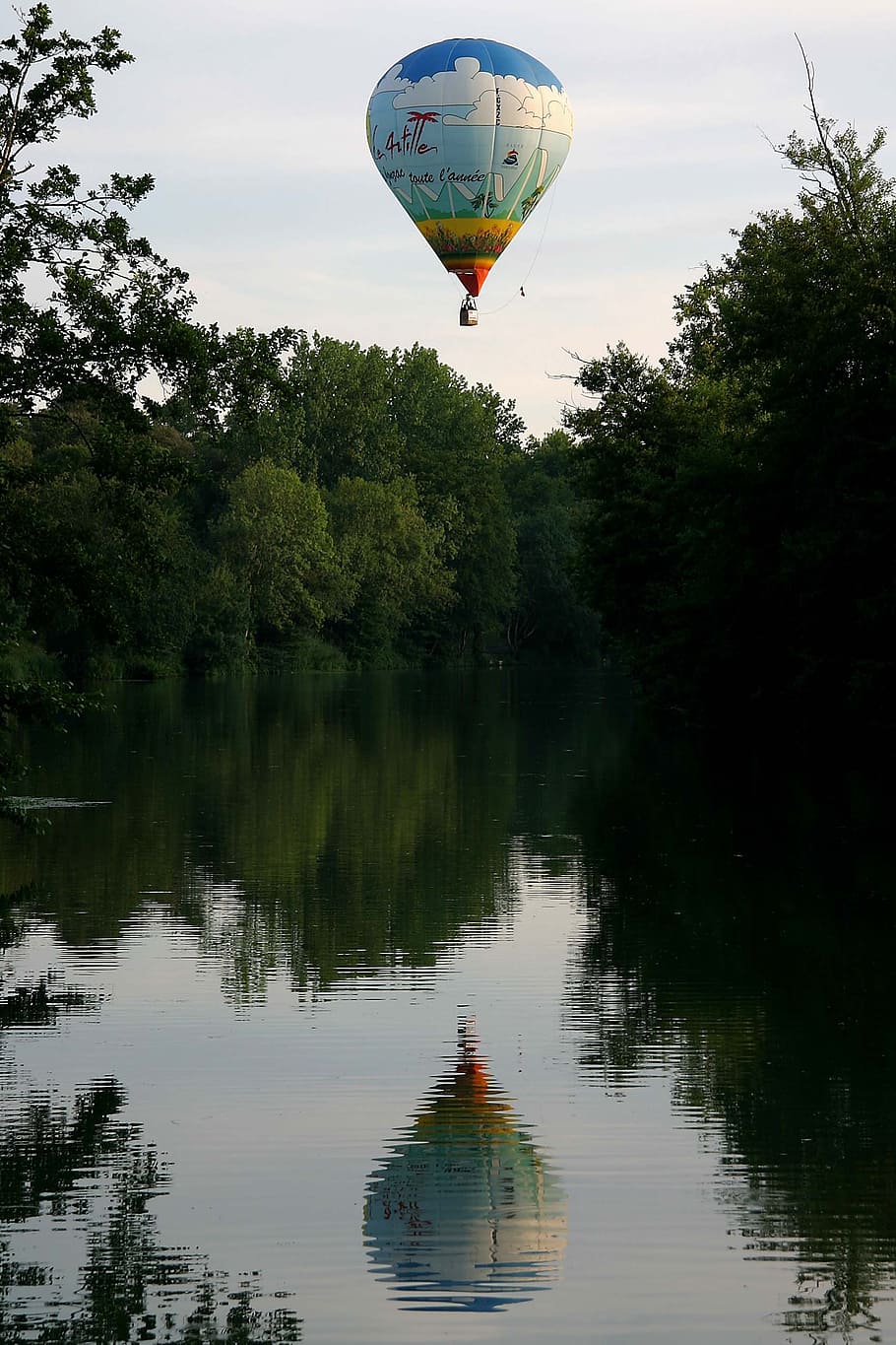 ball, montgolfier, charente, reflections, tree, water, balloon HD wallpaper