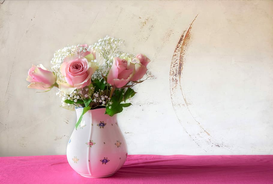 pink-and-yellow roses in white ceramic vase, bouquet, still life