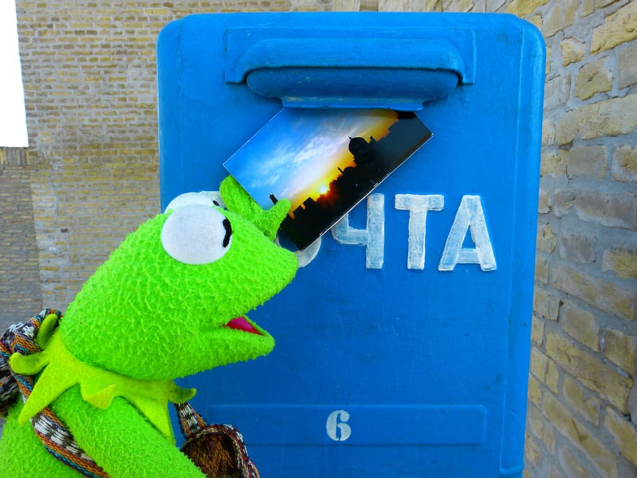 Kermit the Frog holding photo, post, letter boxes, mailbox HD wallpaper