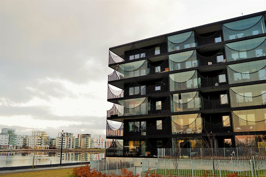 black highrise building near body of water, architecture, infrastructure HD wallpaper