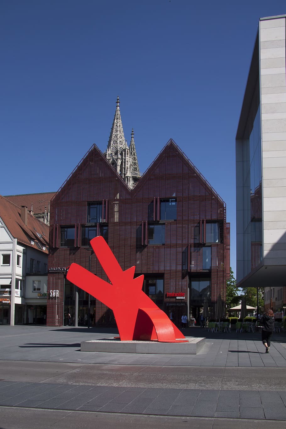 Sculpture, Keith Haring, Red Dog, artwork, ulm, architecture