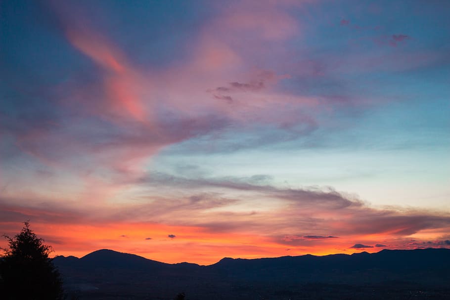 trees and mountain at night, silhouette of mountains during dawn HD wallpaper