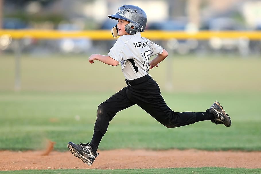 selective focus photography of boy wearing gray baseball shirt running on baseball field HD wallpaper