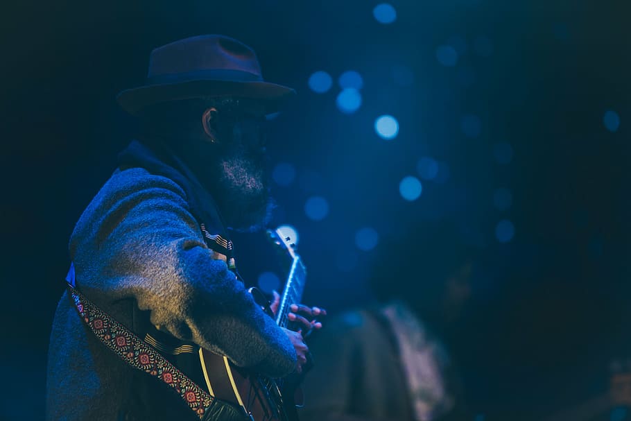 man playing guitar on black dimmed room, people, old, elderly HD wallpaper