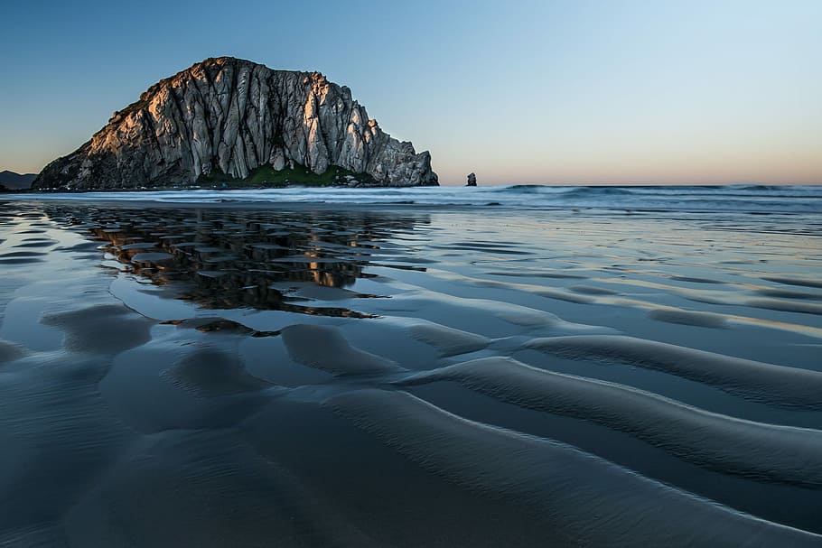 mountain and body of water during daytime, rock formation on body of water HD wallpaper