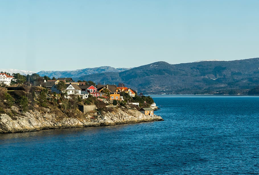 houses near body of water, norway, coast, architecture, mountains HD wallpaper