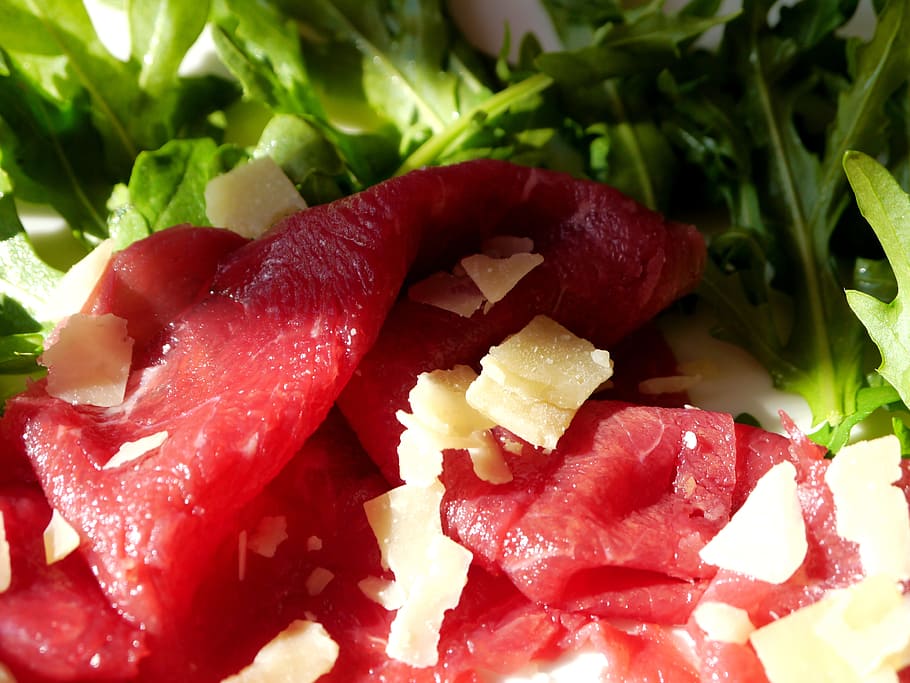 fresh meat with green vegetables, carpaccio, beef, raw meat, rocket, HD wallpaper