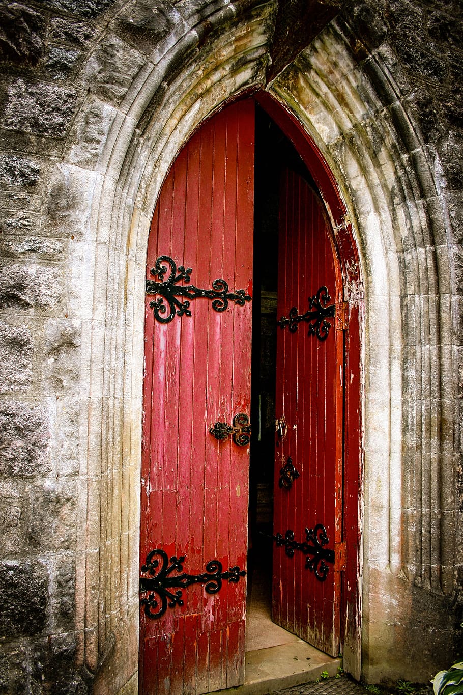 opened red wooden door, church, red door, doorway, bricks, scotland, HD wallpaper