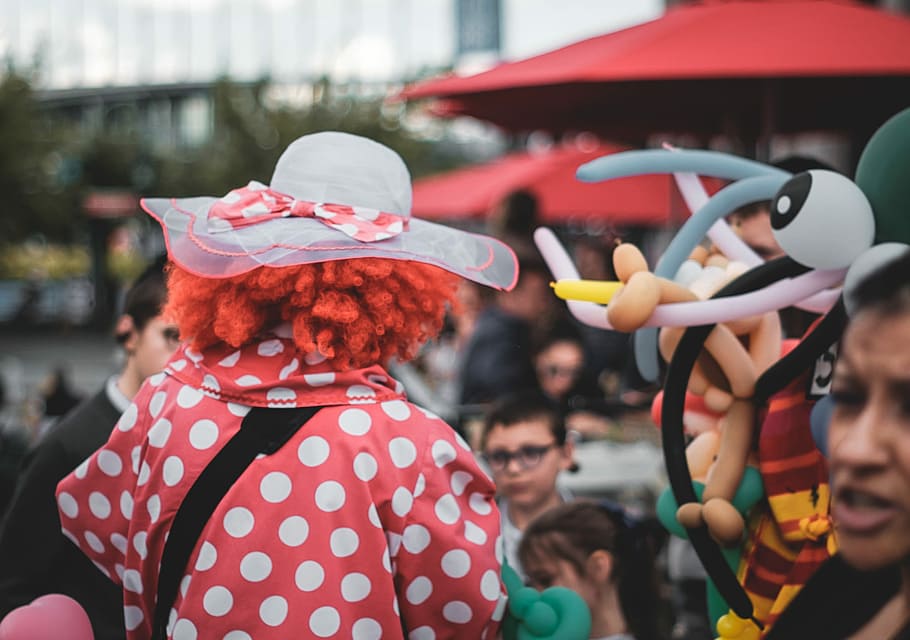 clow wearing white sun hat surrounded with people during daytime, person wearing polka-dot suit standing beside people HD wallpaper