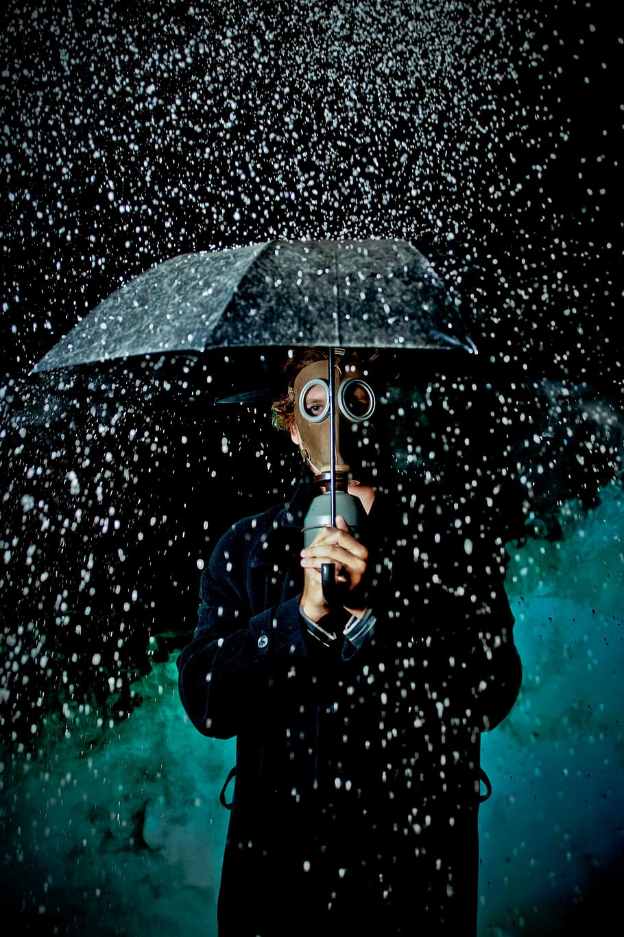 man wearing brown mask and holding umbrella, picture, person HD wallpaper