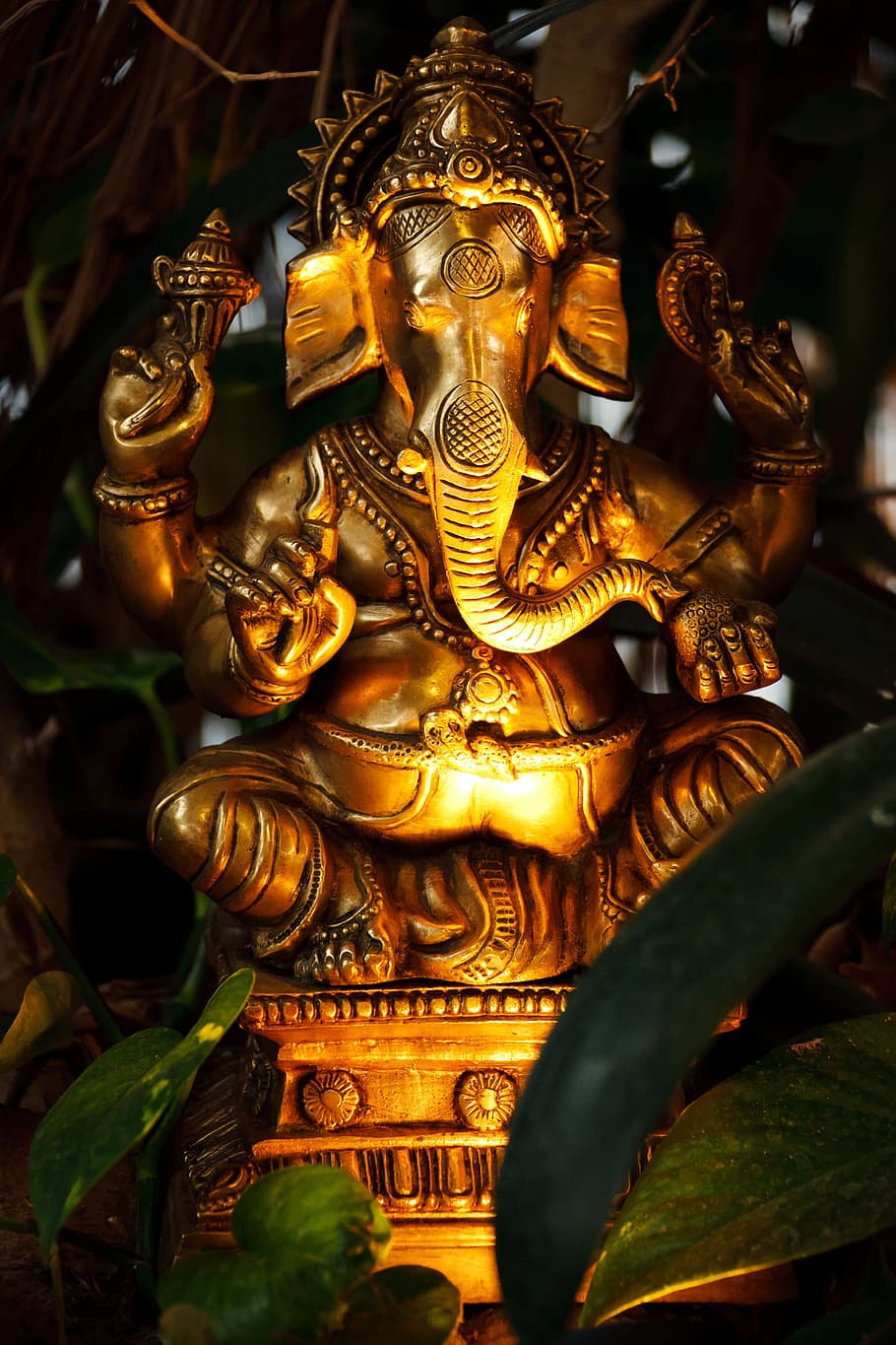 gold ganesha figurine, asian, decoration, elephant, face, figure HD wallpaper