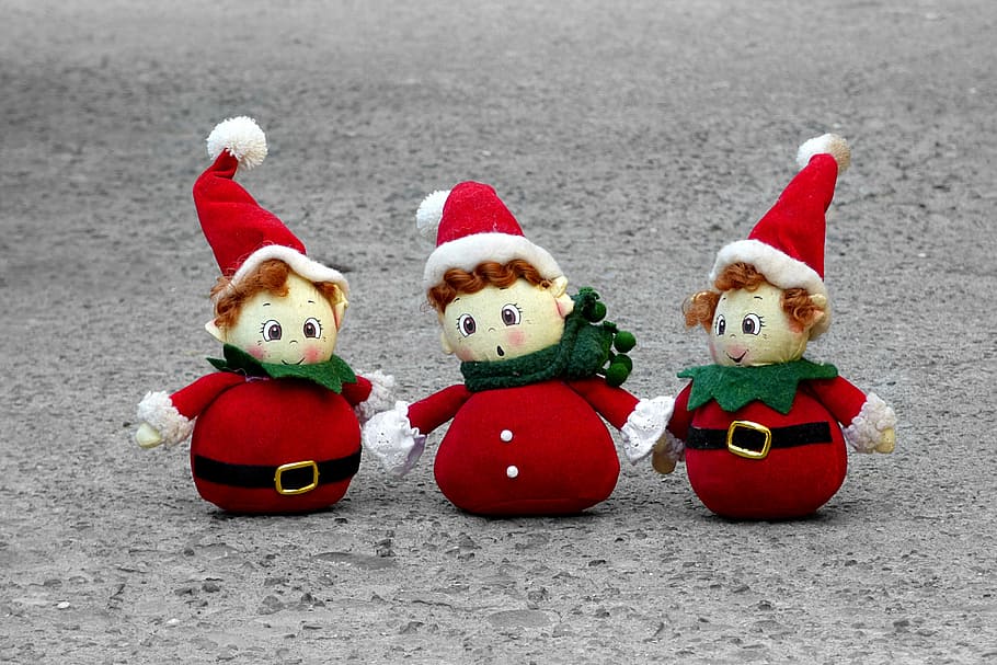 three Santa Claus dwarf dolls on concrete pavement, christmas, HD wallpaper