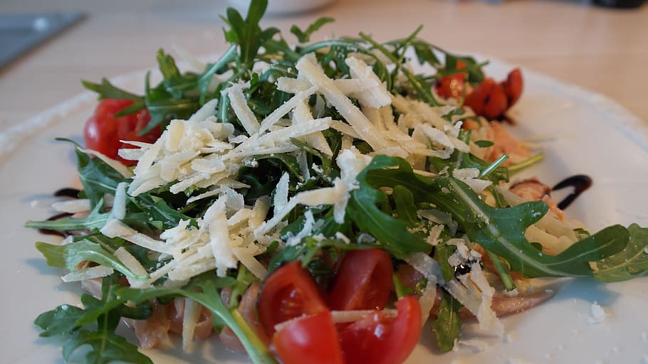 vegetable dish, lachscarpaccio, rocket, arugula, parmesan, tomatoes HD wallpaper
