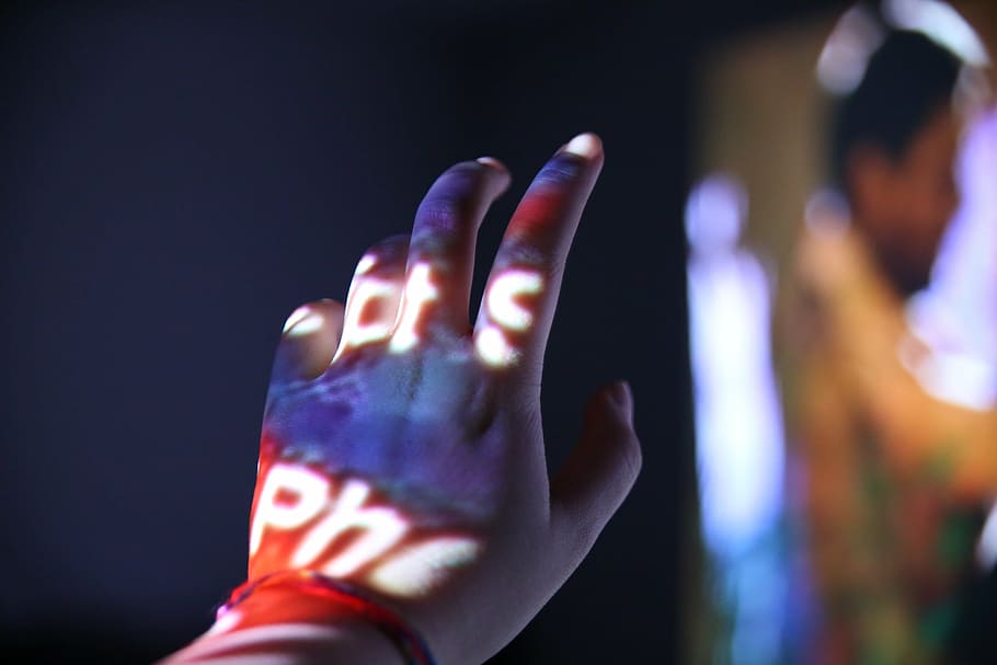 hand, projection, light, dark, projector, dream, human body part HD wallpaper